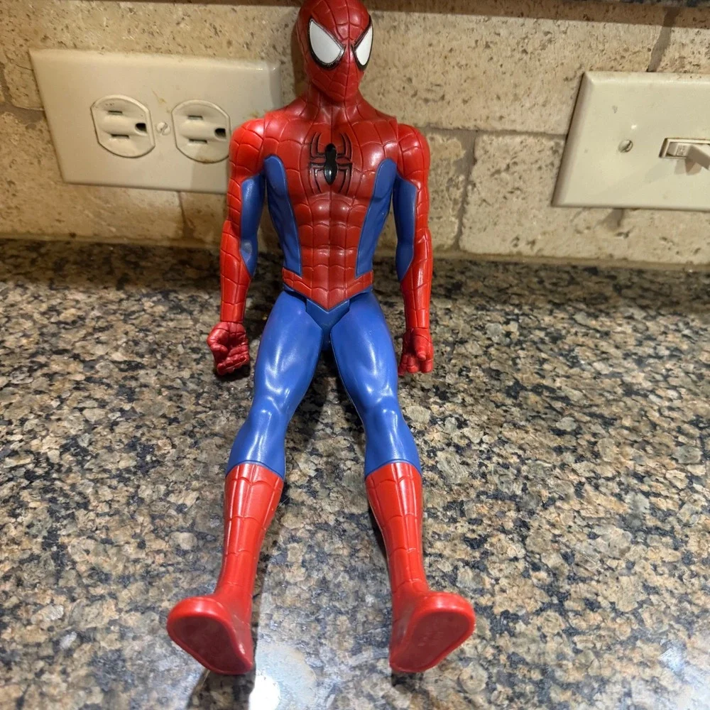 Hasbro Marvel Spider-Man Action Figure 12 Inch Titan Hero Series E0649‎ 2017 Red